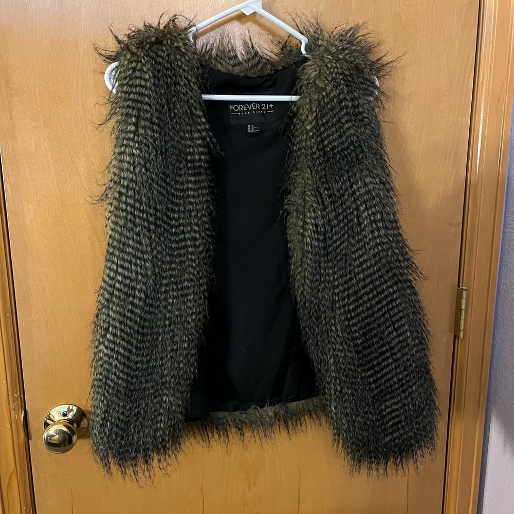 Forever 21 Textured Faux Fur Vest - Dark Brown